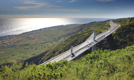 Route des Tamarins, voie express sur l’ouest de l’île